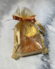Afbeelding in Gallery-weergave laden, Amber soap 100% natural (including small pendant)