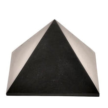 Afbeelding in Gallery-weergave laden, Shungite pyramid - 10 cm.