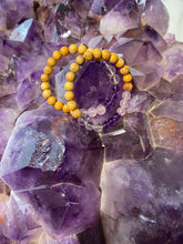 Afbeelding in Gallery-weergave laden, Palo santo - Pulsera "triángulo de oro
