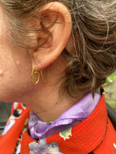 Afbeelding in Gallery-weergave laden, Boucles d'oreilles - trombone (2 x 1 cm.) plaqué or
