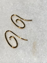Afbeelding in Gallery-weergave laden, Boucles d'oreilles - trombone (2 x 1 cm.) plaqué or
