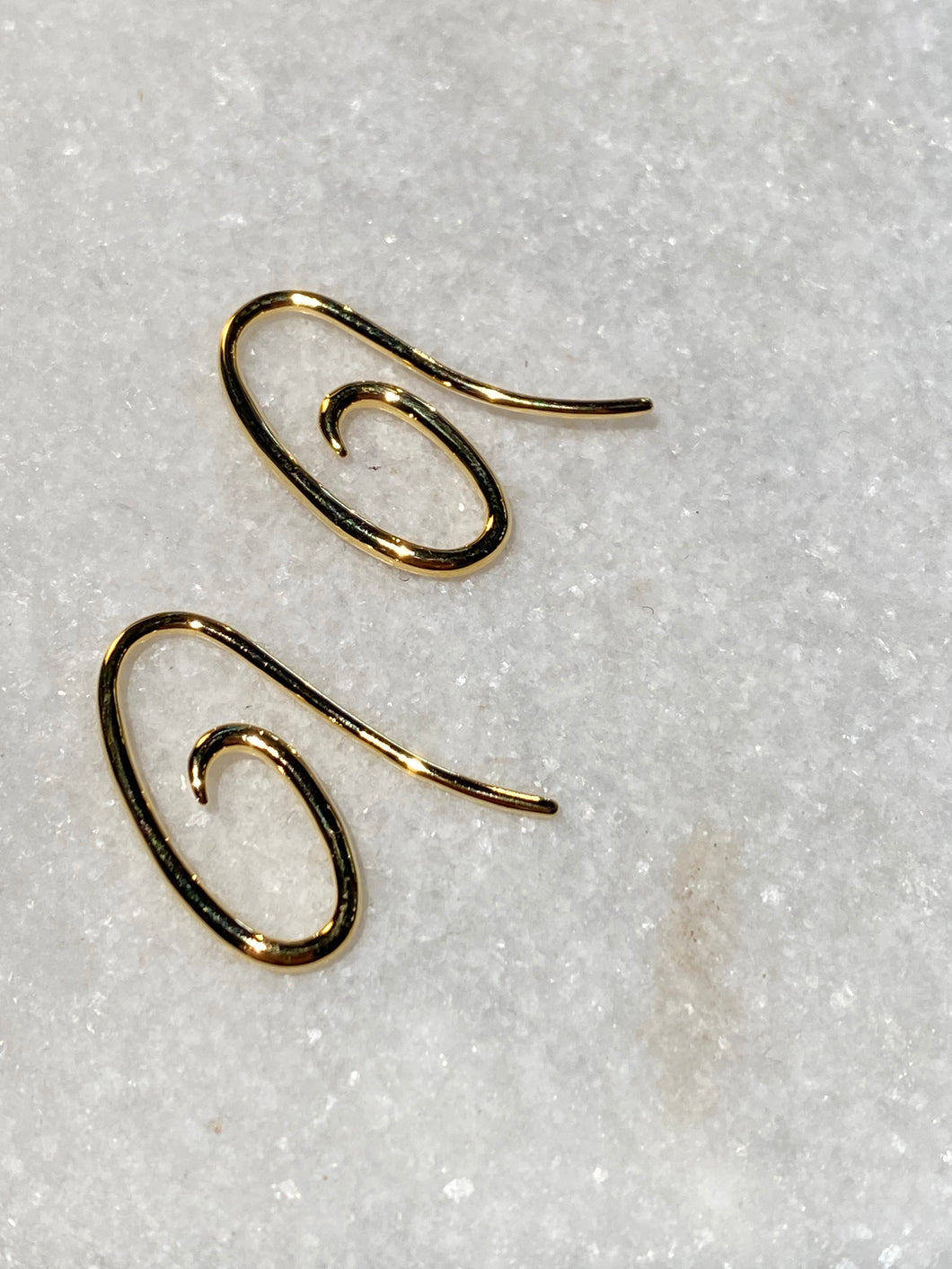 Boucles d'oreilles - trombone (2 x 1 cm.) plaqué or