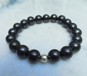 Bracelet en shungite - perles rondes de 10 mm.