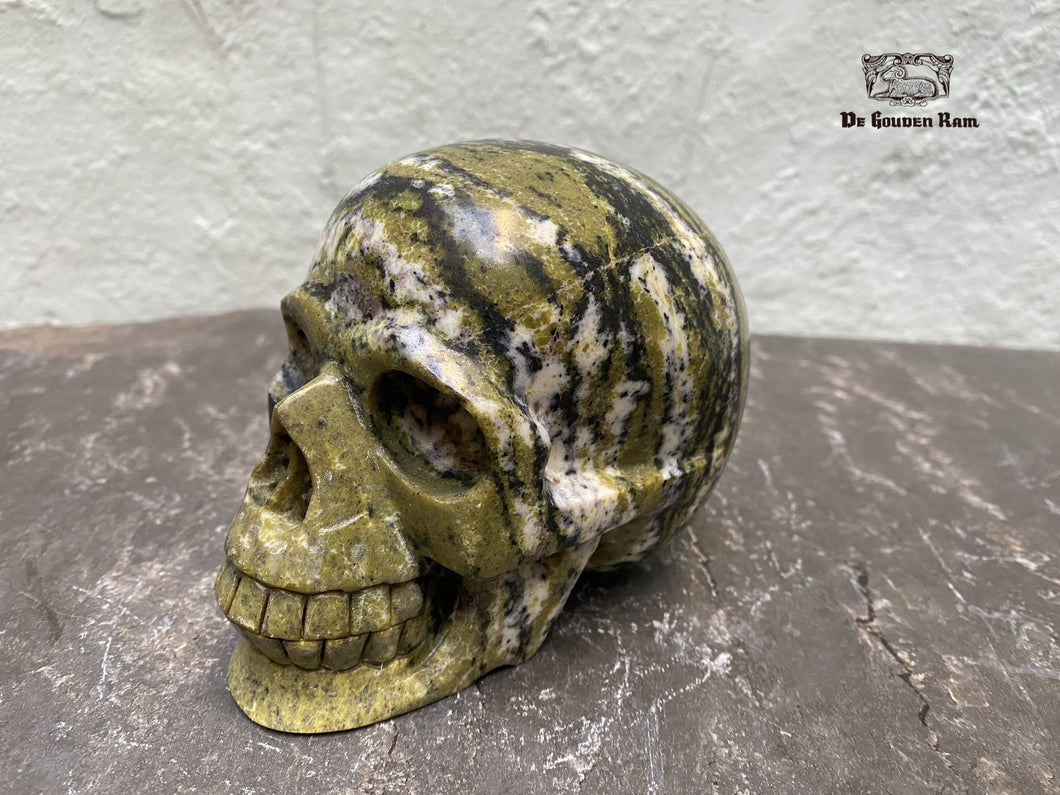 Crâne en "serpentine" du Pérou