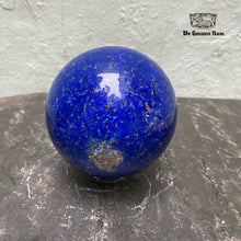 La sphère en "Lapis Lazuli", un produit de la galerie.
