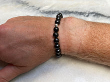 Afbeelding in Gallery-weergave laden, Shungite bracelet - 8 mm.
