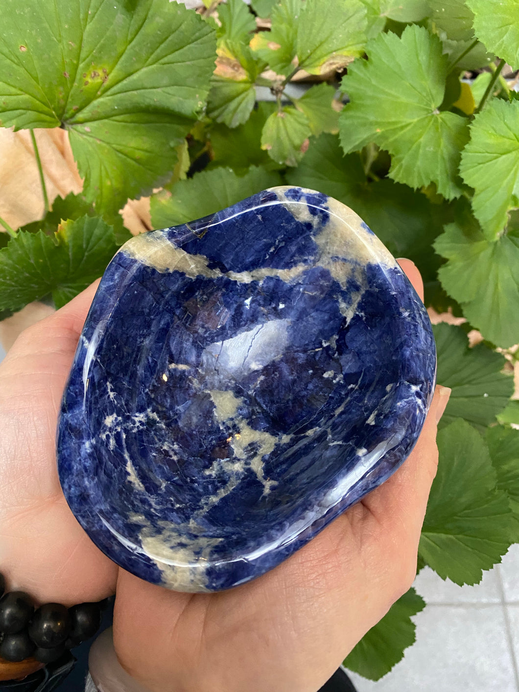 安哥拉深蓝色"Sodalite"碗 (12 x 10 cm.)