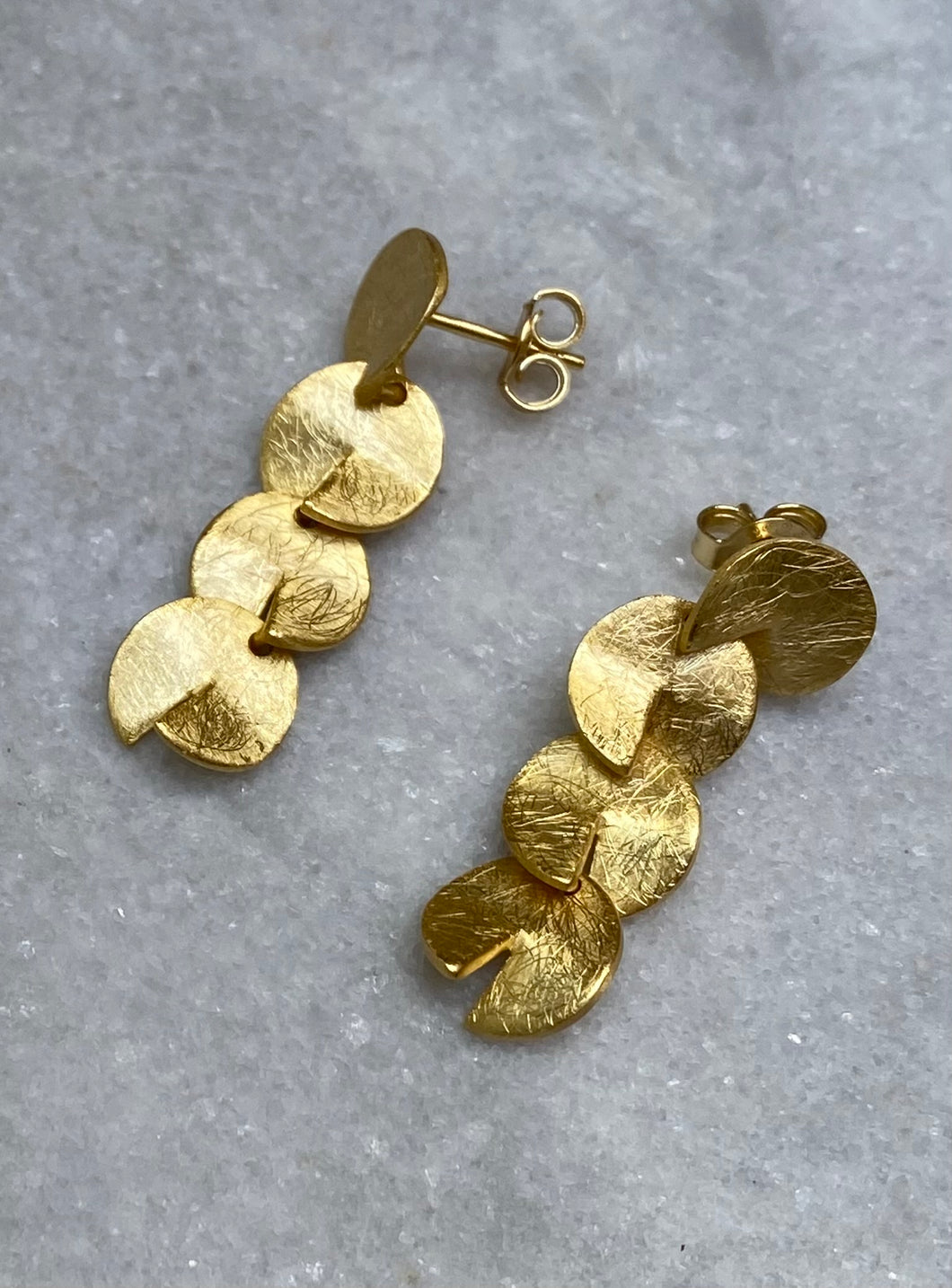 Moving earrings goldplated silver 925