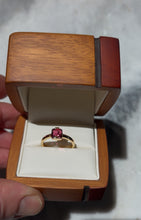 Afbeelding in Gallery-weergave laden, Ring 18ct. yellow gold with e red/pinkish Tourmaline from Brazil
