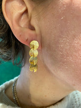 Afbeelding in Gallery-weergave laden, Moving earrings goldplated silver 925
