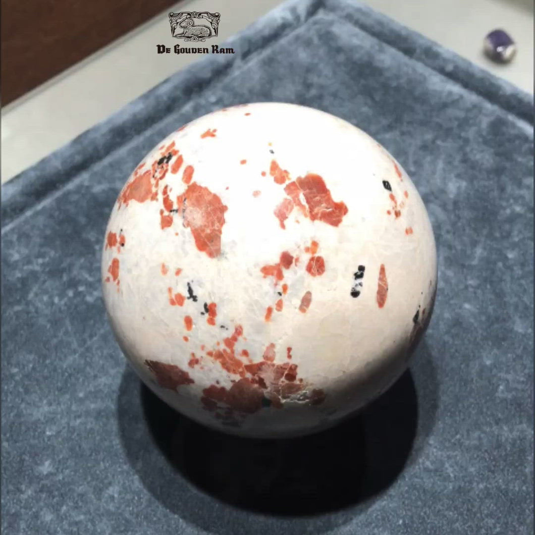 Sphere in fluorescent ‘Willemite’ from New jersey (USA)