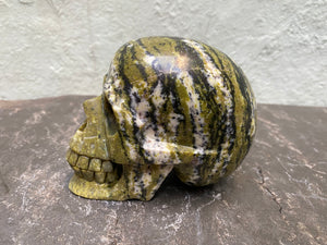 Skull in ‘Serpentine’ from Peru