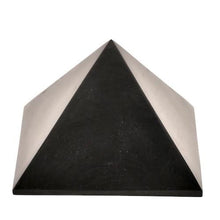 Afbeelding in Gallery-weergave laden, Shungite pyramid - 10 cm.
