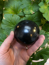 Afbeelding in Gallery-weergave laden, Shungite Ball - 5 cm.
