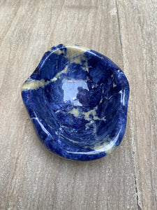 Bowl in deepblue  ‘Sodalite’ from Angola (12 x 10 cm.)
