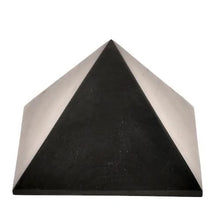 Afbeelding in Gallery-weergave laden, Shungite Pyramid - 7 cm.

